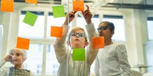 children mapping sticky notes
